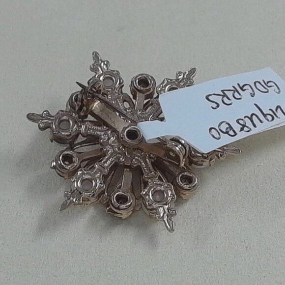 Vintage Snowflake Brooch – White Milk & Green Rhinestone Starburst - Picture 2 of 2